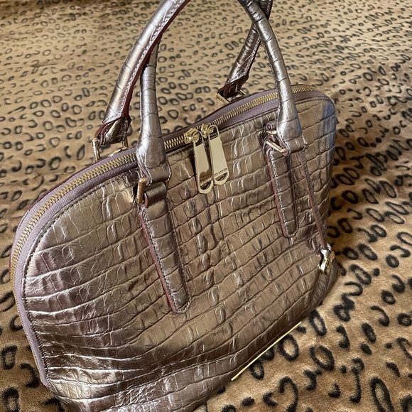 BRAHMIN BAG. GREAT CONDITION. Gold. Received many compliments on bag. - Picture 4 of 8